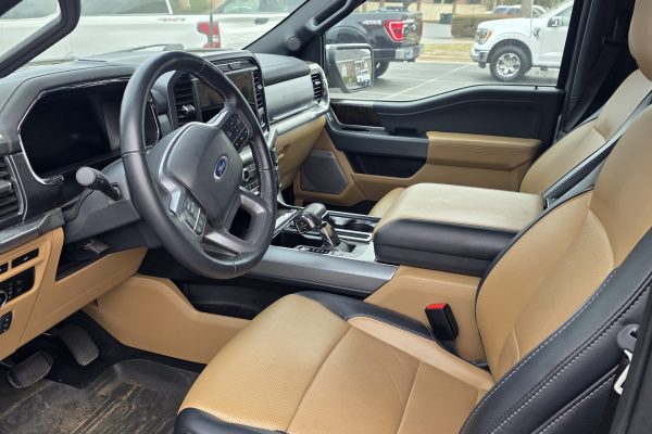 Vandenoord_Interior Front Seat